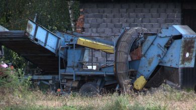 Tragedia podczas prac polowych w Miedźnej. Pracującej na polu kobiecie maszyna rolnicza zdarła skórę z głowy i części twarzy