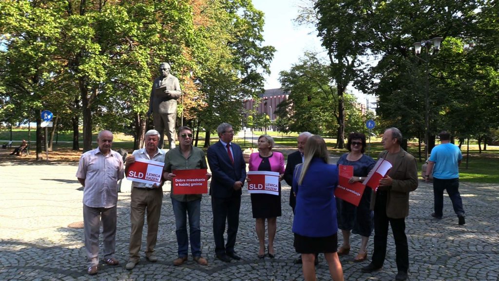 Koalicja SLD Lewica Razem prezentowało dzisiaj kandydata w otoczeniu kandydatów na radnych w Parku Powstańców Śląskich, przed pomnikiem Jerzego Ziętka