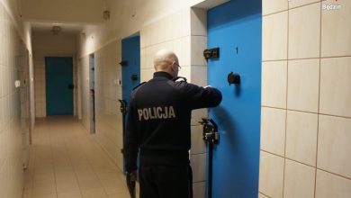 Przyszedł na komisariat sprawdzić swoje punkty karne, ale o czymś zapomniał. Grożą mu 3 lata więzienia (fot.Śląska Policja)