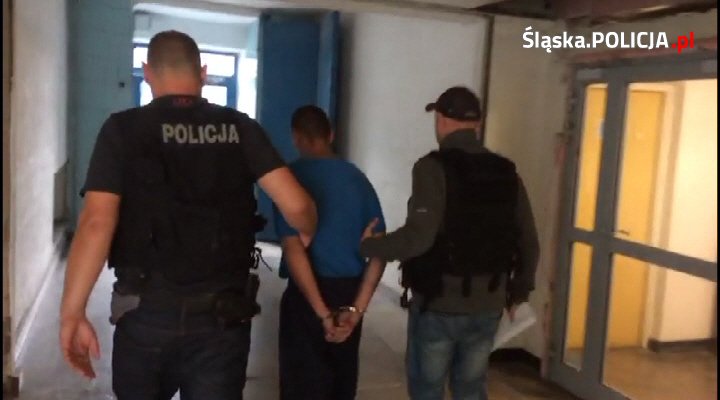 Policjanci z Chorzowa złapali oszusta, który podszywał się pod jednego z nich (fot.KMP Chorzów)
