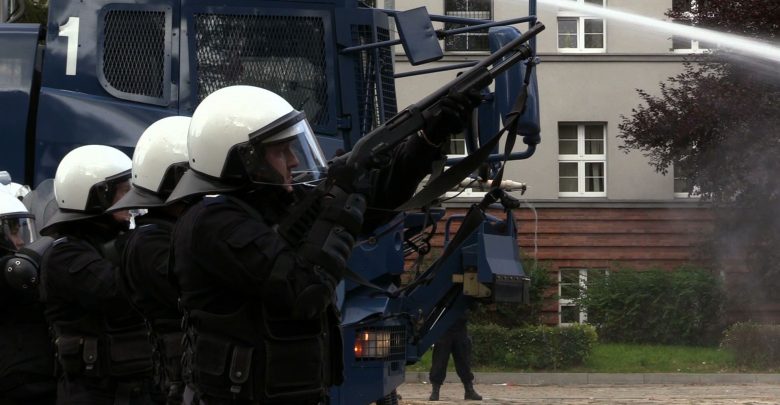 Katowice: Dwie demonstracje na raz! Policja przed szczytem COP24 uczy się tłumić zamieszki