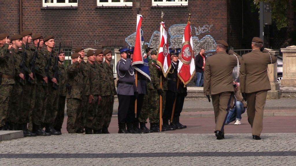 Przysięgli służyć wiernie Rzeczypospolitej Polskiej. Dzisiaj 73 osoby stały się żołnierzami Wojsk Obrony Terytorialnej