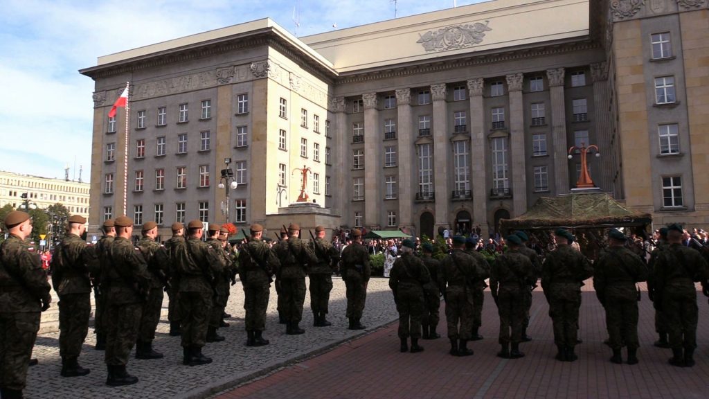 Przysięgli służyć wiernie Rzeczypospolitej Polskiej. Dzisiaj 73 osoby stały się żołnierzami Wojsk Obrony Terytorialnej