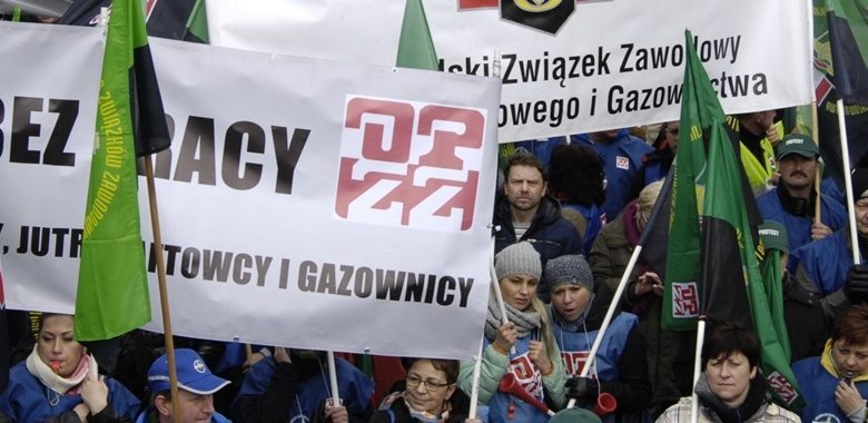 LOT zawiesił strajk do poniedziałku. Część dzisiejszych rejsów odwołano