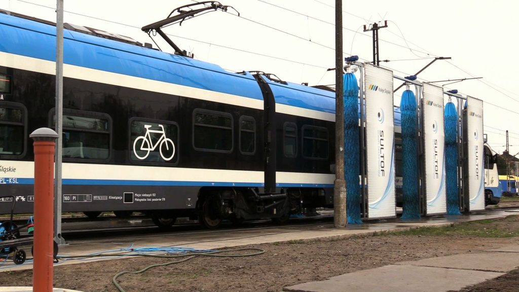 Myjnia pociągów uruchomiona przez Koleje Śląskie może umyć 10 składów dziennie