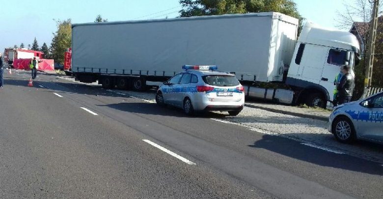Zderzenie ciężarówki z micrą [FOTO] Nie żyją dwie kobiety (fot.Policja Łódzka)