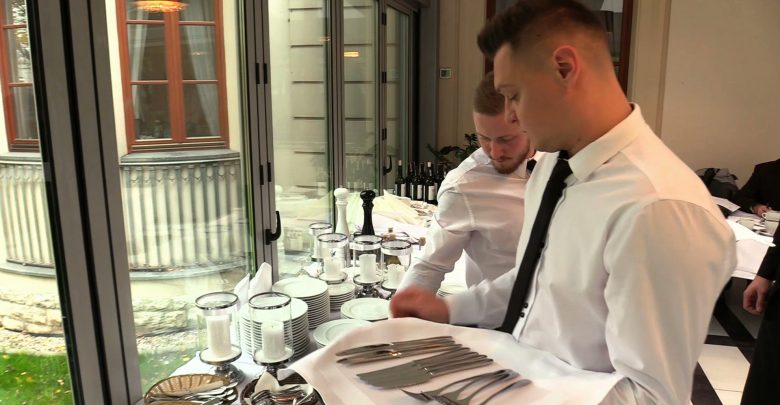 W Chorzowie odbył się pierwszy egzamin czeladniczy w zawodzie kelner organizowany przez Izbę Rzemieślniczą Małej i Średniej Przedsiębiorczości w Katowicach