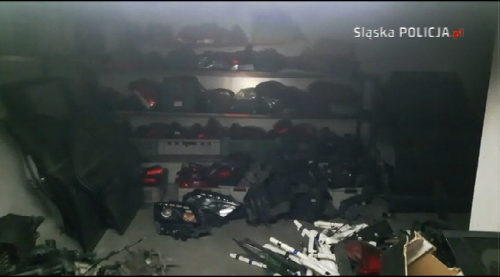 Śląscy policjanci odzyskali skradzione samochody warte pół miliona złotych (fot.Śląska Policja)