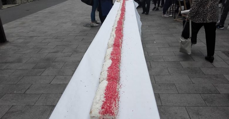 Słodka niepodległość, czyli 100-metrowe ciasto powstało w Chorzowie! (fot.Wojciech Żegolewski)