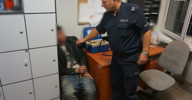 Śląskie: Pijany 22-latek ukradł mercedesa G klasy. Później staranował nim audi i BMW (fot.Śląska Policja)