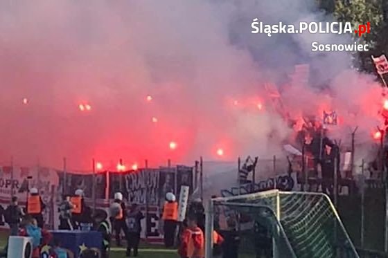 Są zatrzymania po meczu Zagłębia Sosnowiec z Cracovią. Na razie policja zatrzymała trzech kibiców (fot.KMP Sosnowiec)