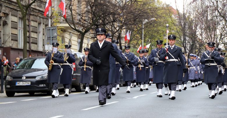 Katowice: Defilada i uroczystości pod pomnikiem Piłsudskiego. Obchody 11 listopada ściągnęły tłumy [ZDJĘCIA, WIDEO]Katowice: Defilada i uroczystości pod pomnikiem Piłsudskiego. Obchody 11 listopada ściągnęły tłumy [ZDJĘCIA, WIDEO]