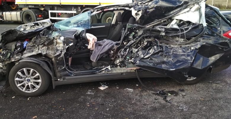 Wypadek w Koziegłowach na skrzyżowaniu DK1 z Częstochowską. Ford wbił się pod TIRa (fot.OSP Koziegłowy)