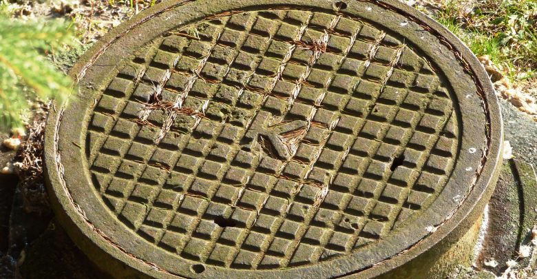 Ruda Śląska: Ukradł pokrywę studzienki kanalizacyjnej. Nie spodziewał się wizyty policjantów w swoim mieszkaniu (fot.poglądowe/www.pixabay.com)