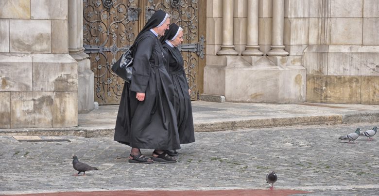 Przyszli do kościoła ukraść skarbonki z datkami. Na ich drodze stanęła zakonnica (fot.poglądowe/www.pixabay.com)