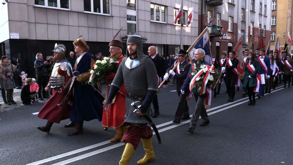 100-lecie niepodległości Polski: Biało-czerwony marsz przeszedł ulicami Katowic