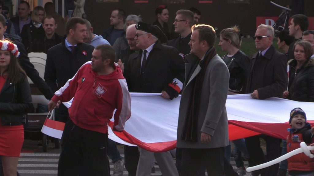 Rodzinnie przyszli na marsz "Najmłodsi dla Niepodległej" - i przemaszerowali podobnie jak inni mieszkańcy Sosnowca – niosąc biało-czerwoną flagę