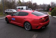 Osiem policyjnych samochodów KIA Stinger wyjedzie wkrótce na śląskie ulice. Każdy z nich ma 245 KM mocy i przyspiesza do 100 km/h w nieco ponad 6 sekund