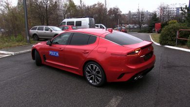 Osiem policyjnych samochodów KIA Stinger wyjedzie wkrótce na śląskie ulice. Każdy z nich ma 245 KM mocy i przyspiesza do 100 km/h w nieco ponad 6 sekund