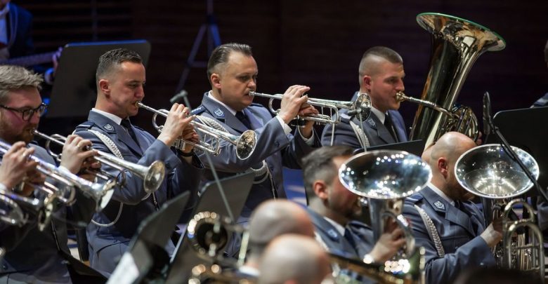 Policyjna orkiestra grała w NOSPR. Z okazji 100-lecia niepodległości i 45-lecia swojego istnienia