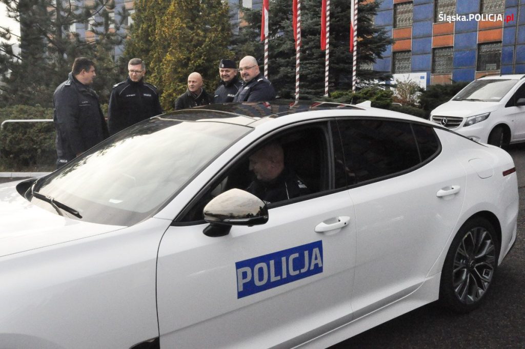 Kia, Mercedes, Opel, Volkswagen: 65 nowoczesnych samochodów na policjantów [ZDJĘCIA]