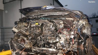 Racibórz: policja szuka świadków tragicznego wypadku w Markowicach. W zmiażdżonym samochodzie zginęło małżeństwo (fot.policja)