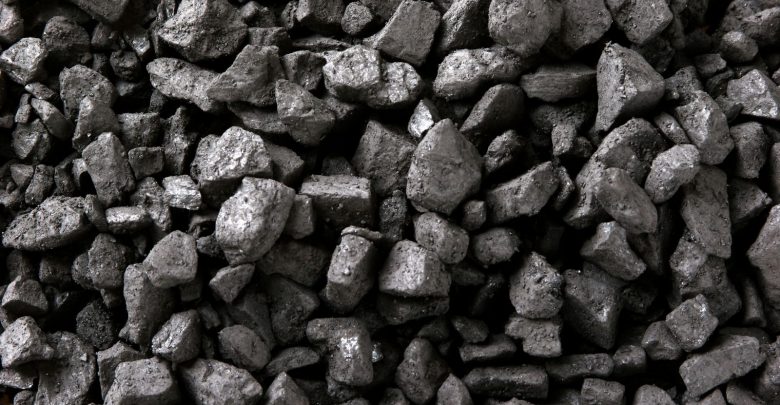 Śląskie: Z dnia na dzień ubywało jej węgla w szopie. To sąsiad zrobił sobie z jej własności "biznes" (fot.poglądowe)