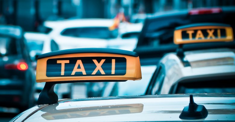 Sosnowiec: W trakcie kursu, zaczął dusić taksówkarza. Taksówkarz spowodował kolizję (fot.poglądowe/www.pixabay.com)