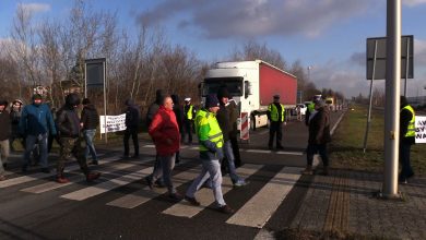 Pracownicy Aweco w Tychach zablokowali DK 44. Mają dość tego, co robi z nimi pracodawca