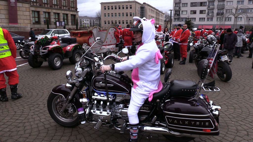 Tym razem nie na saniach, a motocyklem. W Dąbrowie Górniczej odbyła się parada motocyklowych Mikołajów
