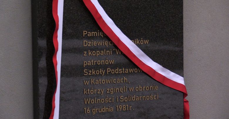 Pacyfikacja górników w kopalni "Wujek". SP nr 5 w Katowicach upamiętniła dziś wydarzenia sprzed 37 lat [WIDEO] (fot.mat.TVS)