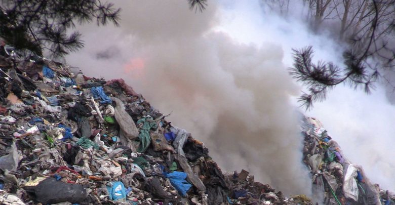Potężny pożar składowiska opon w Żorach: mieszkańcy wciąż odczuwają jego skutki