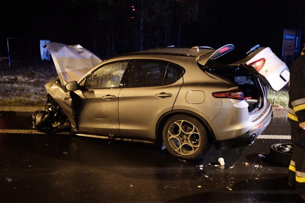 Śmiertelny wypadek w Jaworznie. W zderzeniu Alfa Romeo i Citroena na obwodnicy Jaworzna, zginął mężczyzna jadący Citroenem