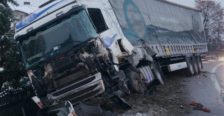 Groźny wypadek na DK 78 w Porębie! [ZDJĘCIA] Zderzyły się dwie ciężarówki (KMP Zawiercie)