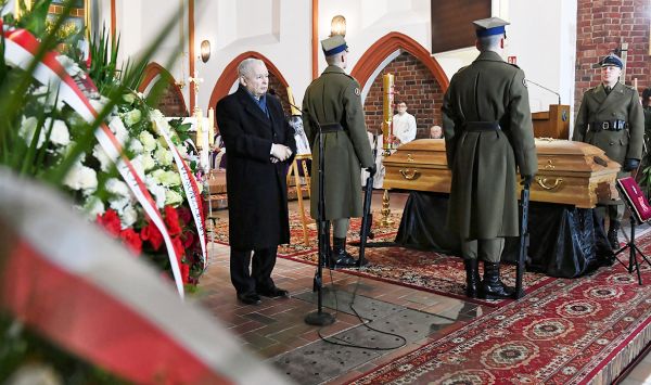 Jarosław Kaczyński na pogrzebie posłanki Szczypińskiej: Do końca nie schodziła z posterunku