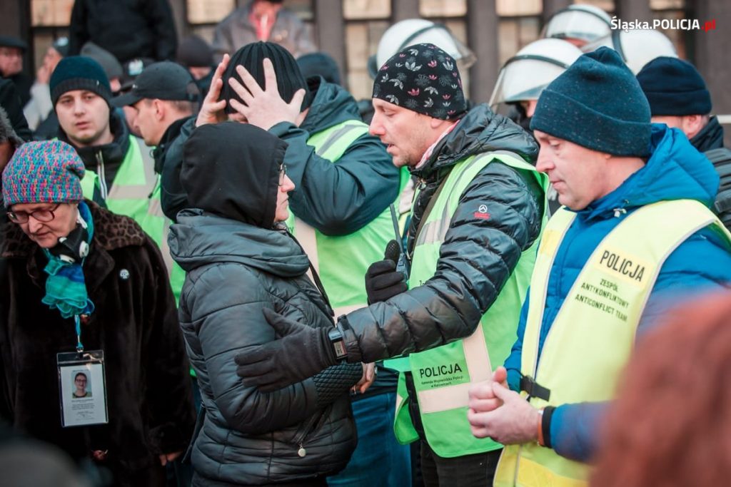 Organizatorzy sobotniego Marszu dla Klimatu w Katowicach przedstawili listę zastrzeżeń do policji. Chodzi m.in. o kontrole autokarów, którymi przyjechali uczestnicy, a także kwestię zatrzymania trzech mężczyzn
