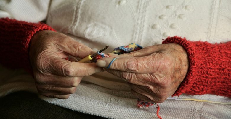 Chcecie wyjechać? Nie "podrzucajcie" starszych osób do szpitala! (fot. pixabay.com)