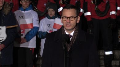 Premier Morawiecki w Katowicach: Ofiara górników z Kopalni Wujek to dla wielu latarnia wolności