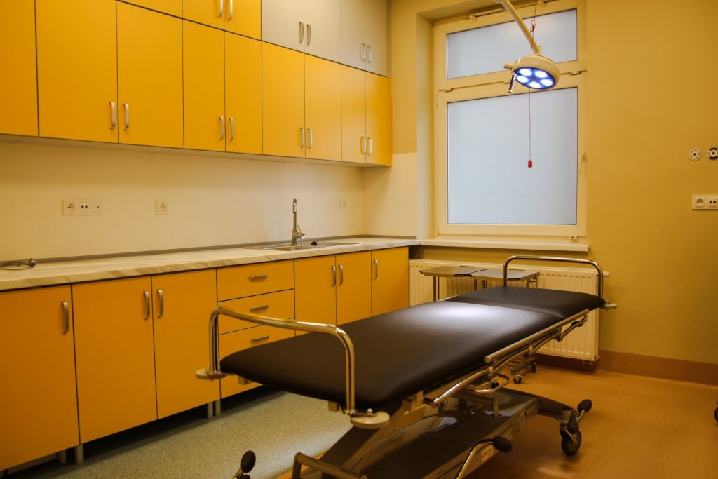 W 8 wyremontowanych salach znajdują się 23 łóżka. Na miejscu zainstalowano także nowoczesną konsolę pielęgniarską, która pozwoli lepiej monitorować stan zdrowia małych pacjentów
