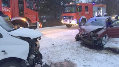 Uderzył w busa przewożącego dzieci. Kierowca lanosa miał 2,5 promila (fot.policja.pl)