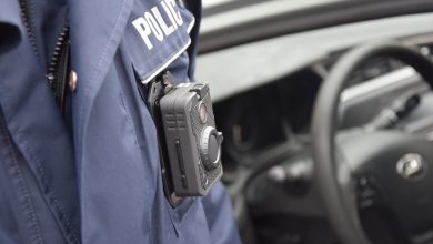 Już nic nie umknie ich uwadze. Policjanci wyposażeni w kamery na mundurach (fot. policja.pl)