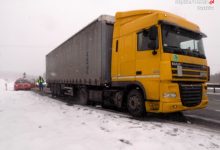 Tirem przewoził makulaturę. Kierowca był KOMPLETNIE pijany! [FOTO] (fot. KMP Myszków)