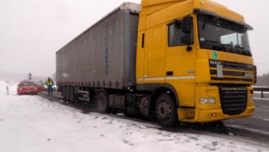 Tirem przewoził makulaturę. Kierowca był KOMPLETNIE pijany! [FOTO] (fot. KMP Myszków)