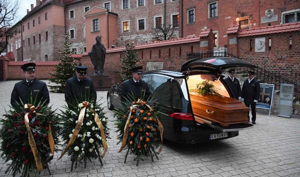 Żegnał go Kraków, żegnała cała Polska. W Krakowie odbył się pogrzeb biskupa Tadeusza Pieronka (fot.TVP Info)