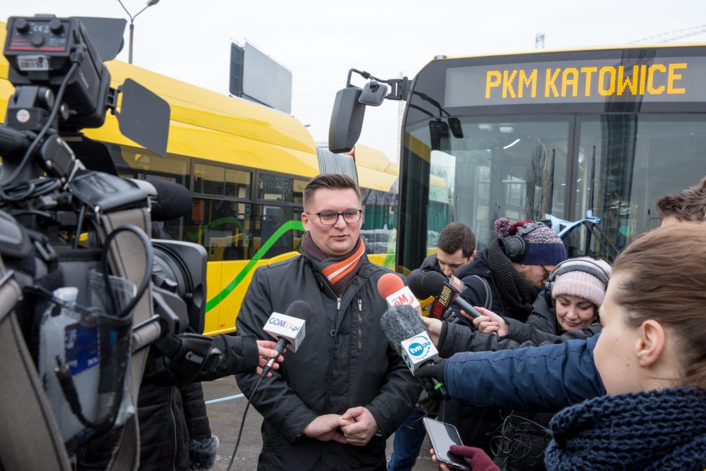 Pierwszy pojazd będzie obsługiwał linię autobusową nr 910 po centrum Katowic, a dwa kolejne już w lutym będą jeździć na liniach prowadzących głównie po Katowicach – mówi prezydent Katowic
