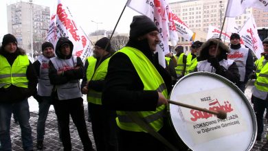 Protest w JSW: Związkowcy murem za prezesem Ozonem! Policja musiała wyprowadzać radę nadzorczą