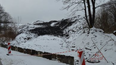 Nielegalna droga w Bytomiu? Ktoś chciał "ominąć" zakaz ruchu samochodów