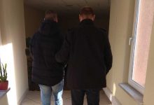 Zabrze: rzucili się z siekierami i młotkiem na policjantów