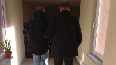 Zabrze: rzucili się z siekierami i młotkiem na policjantów