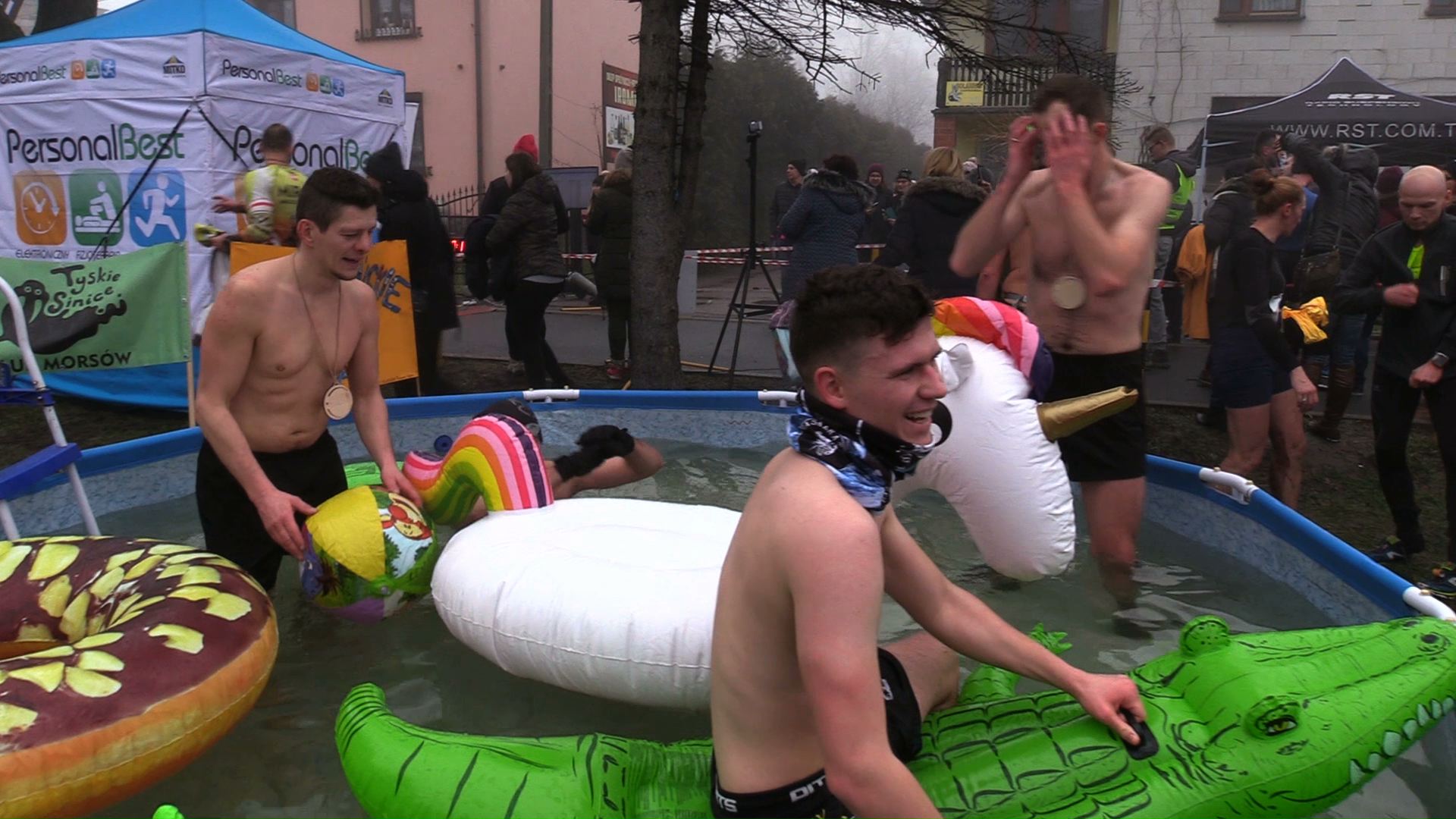 Orzesze: Biegli w samym ręczniku i kąpielówkach! Bieg Morsów z Ręcznikiem za nami!